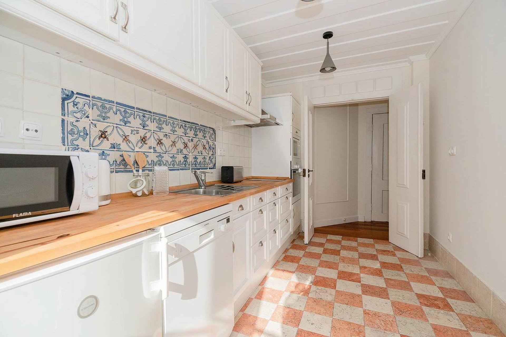 Stylish 2BD Apartment in Chiado