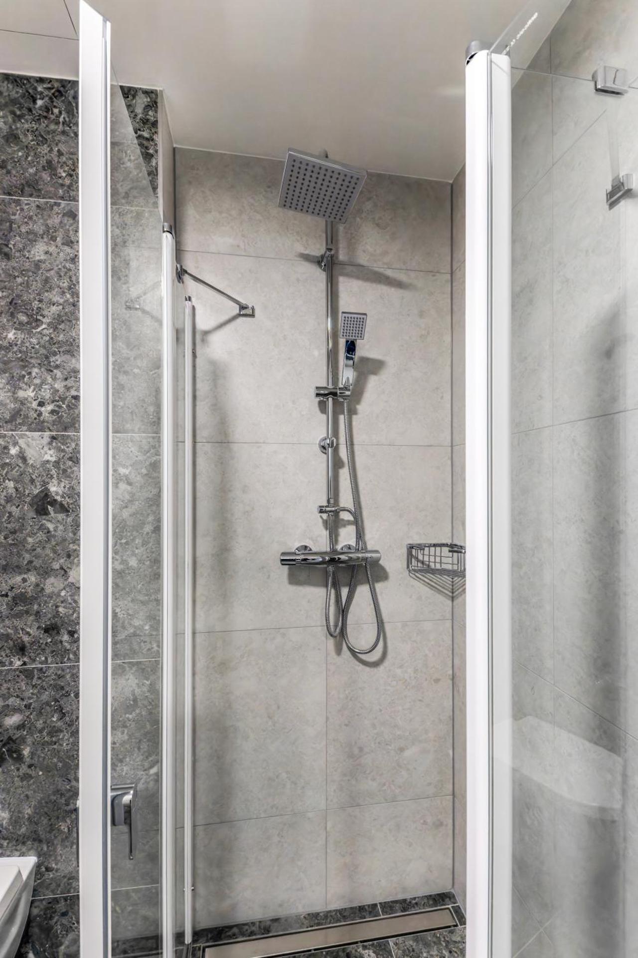 Studio Apartment with One Double Bed