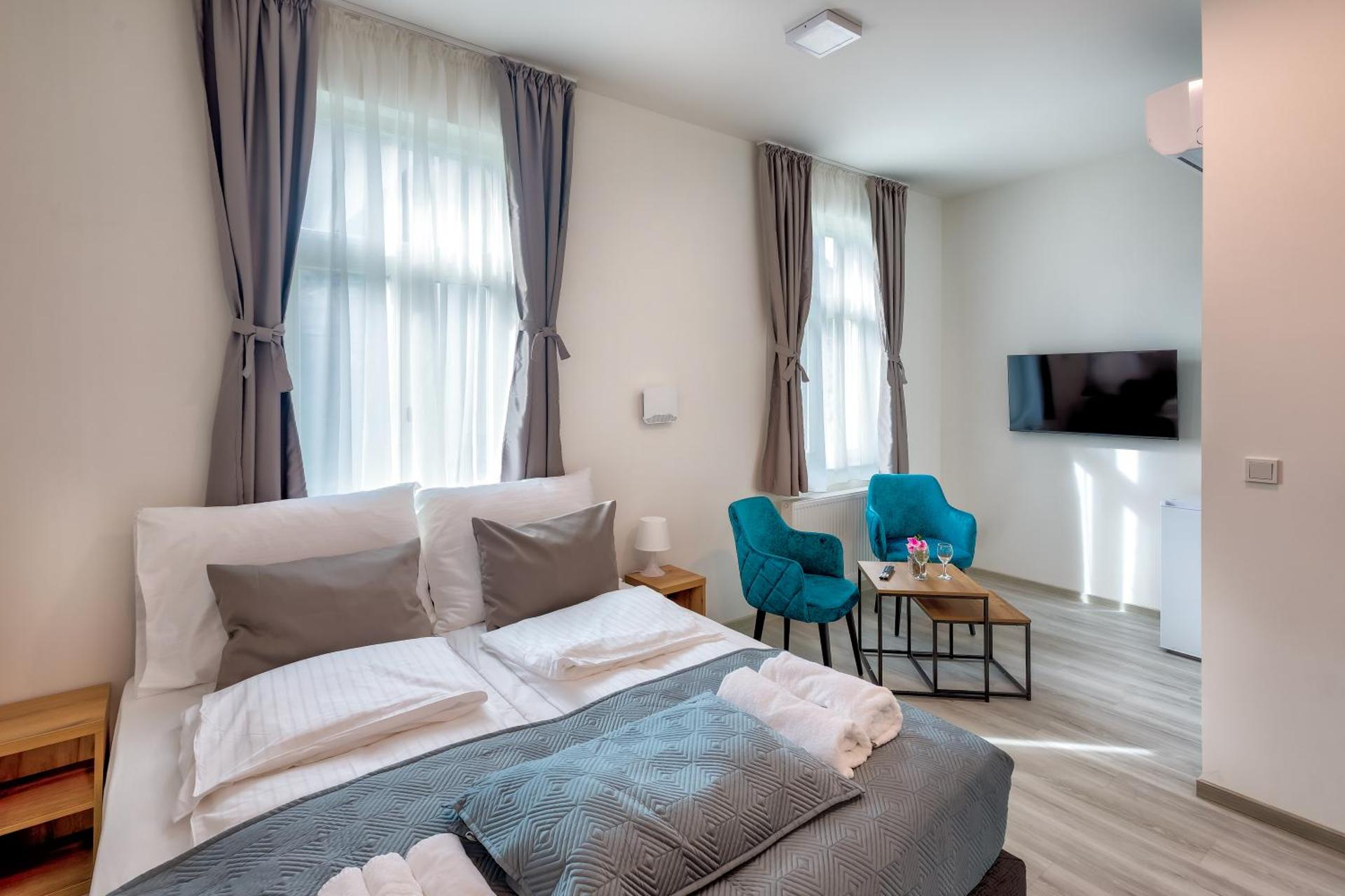 Studio Apartment with One Double Bed