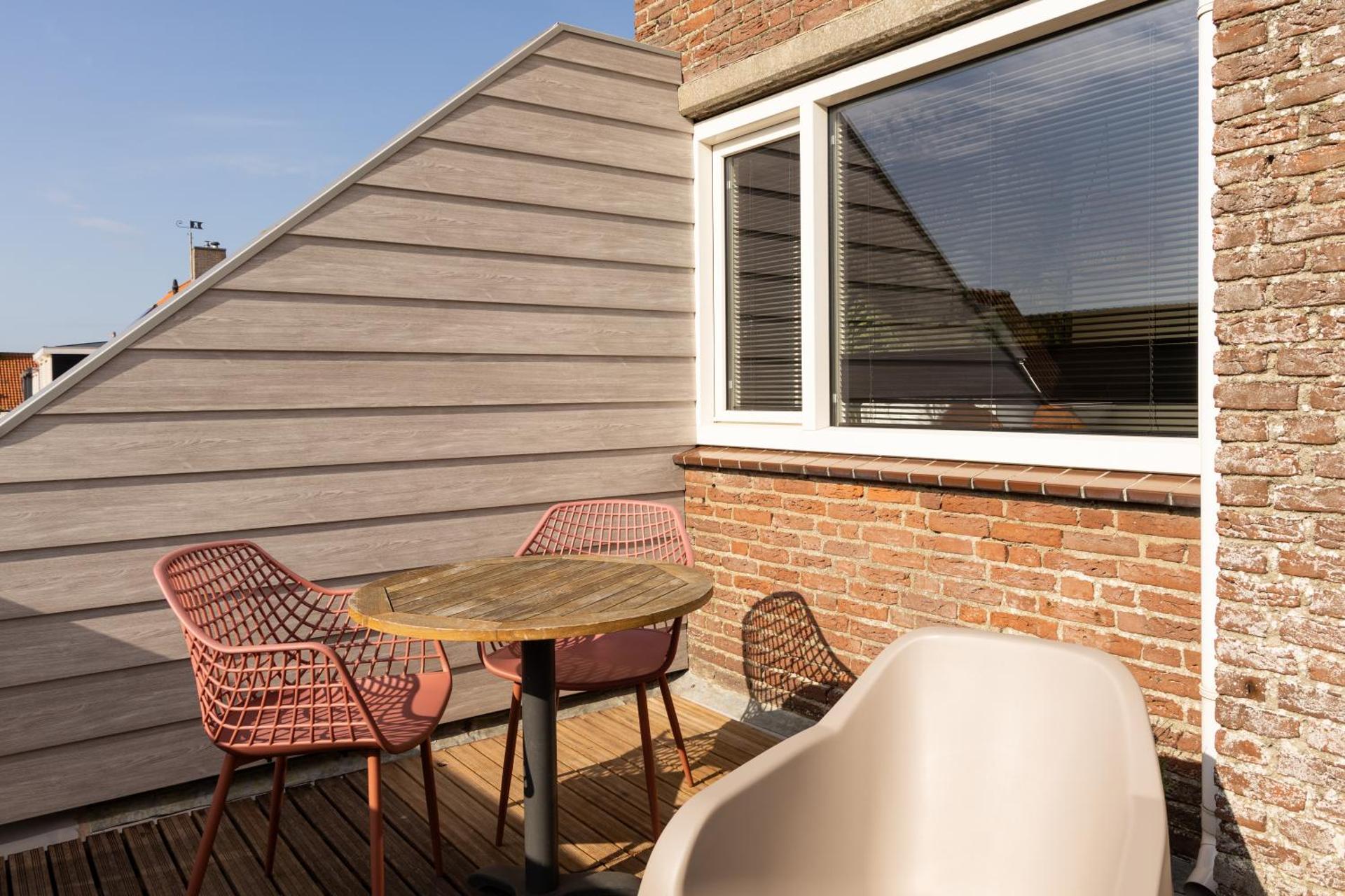 Queen Room with Balcony - no pets allowed