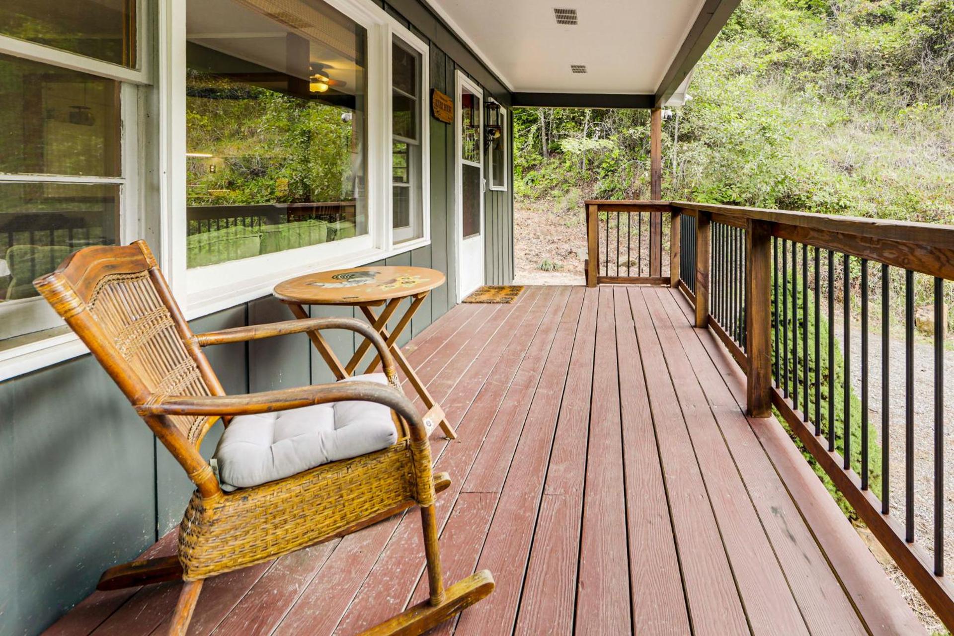 Sylva Riverfront Cabin Near WCU Pet-Friendly!
