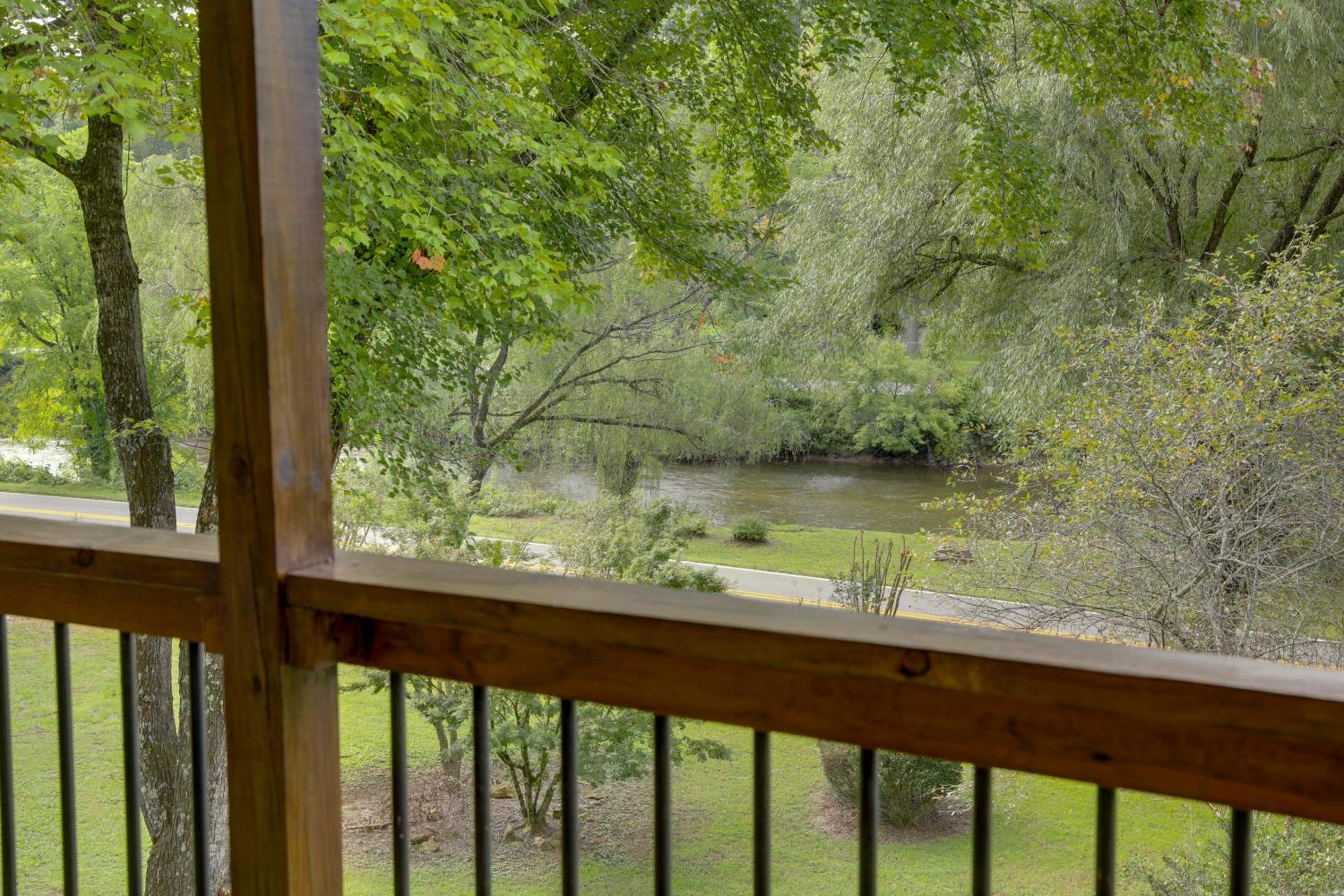 Sylva Riverfront Cabin Near WCU Pet-Friendly!