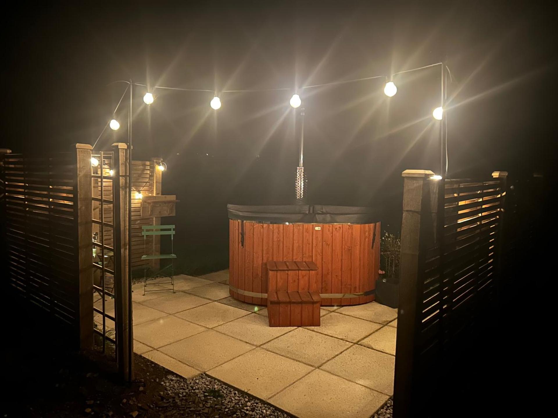 Cosy Devon Hut with Private Hot Tub