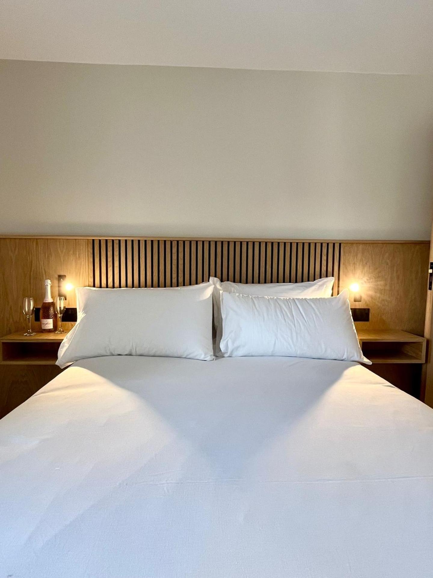 Cross Pipes Tavern and Rooms