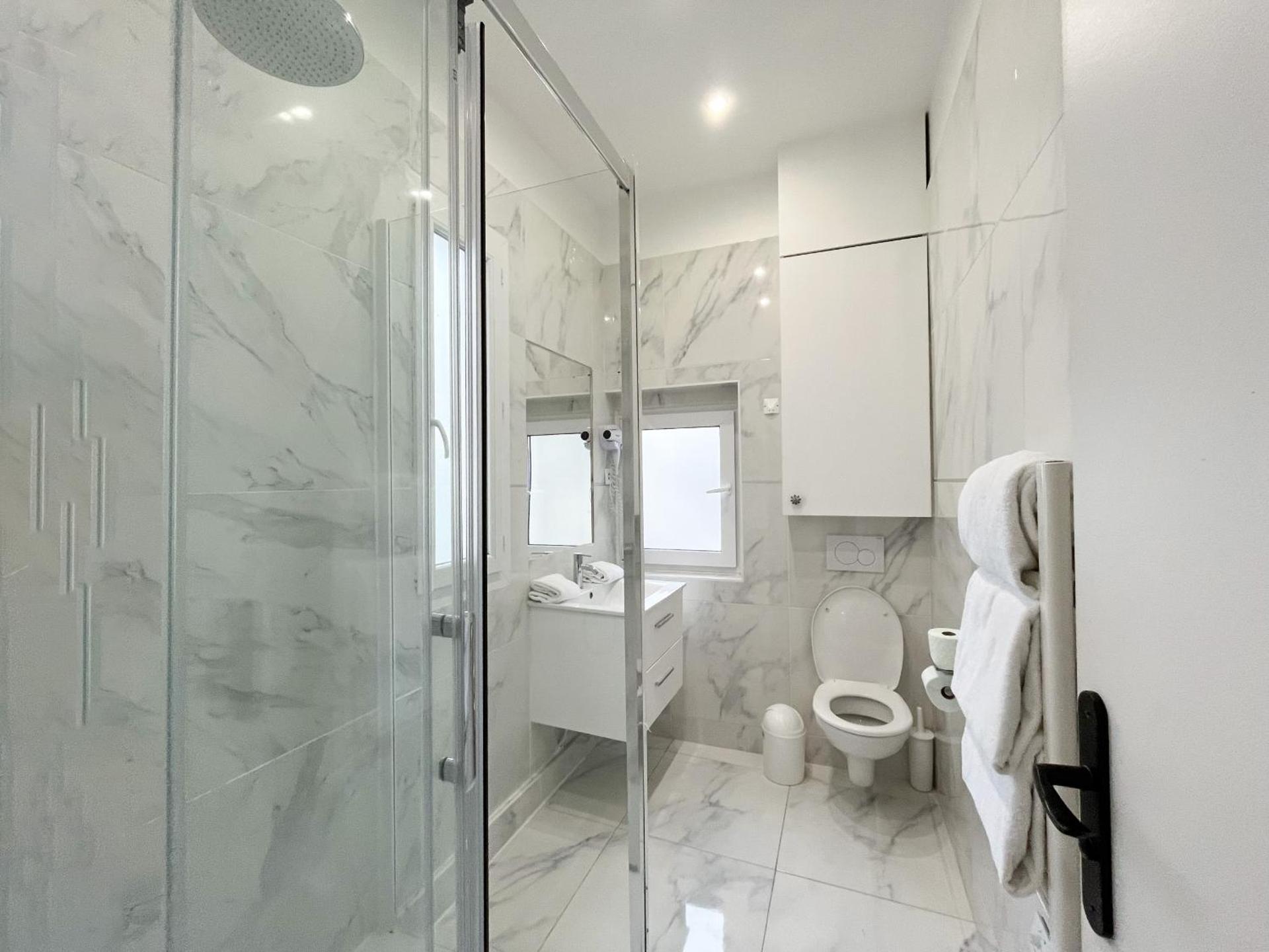 UrbanFlat 158 - Louis Flat in Montorgueil