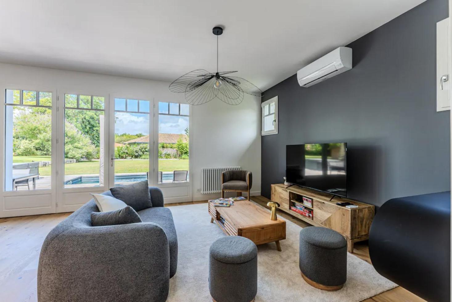 Communal lounge/ TV room