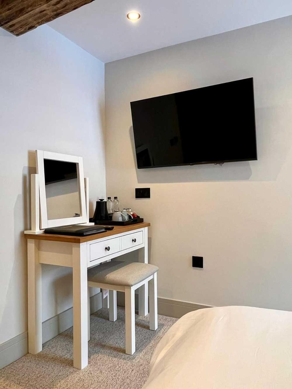 Cross Pipes Tavern and Rooms