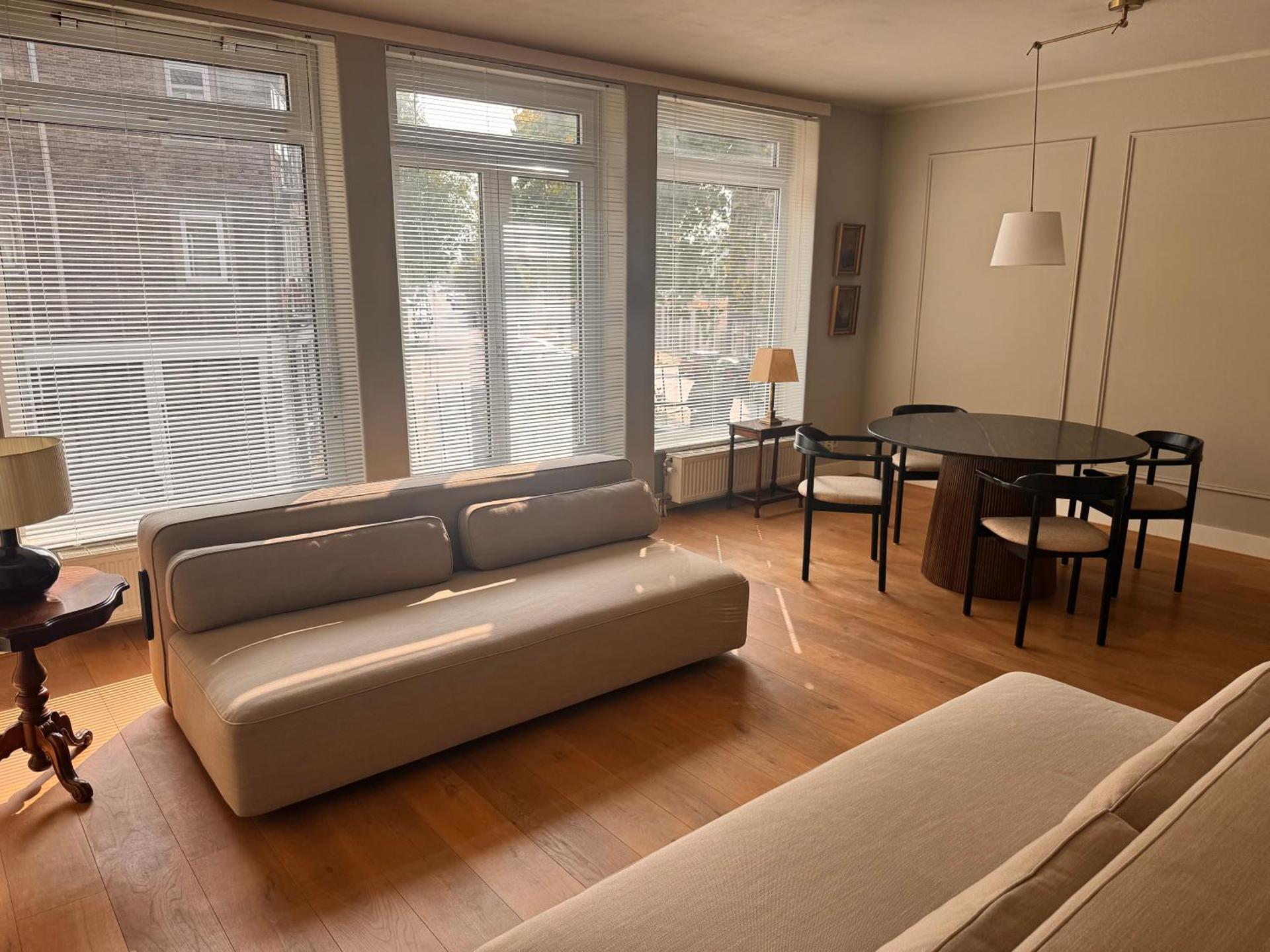 Spacious apartment with roof terrace and balcony