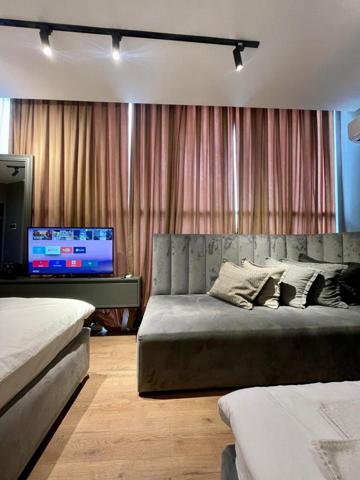 Deluxe Double Room (2 Adults + 1 Child)