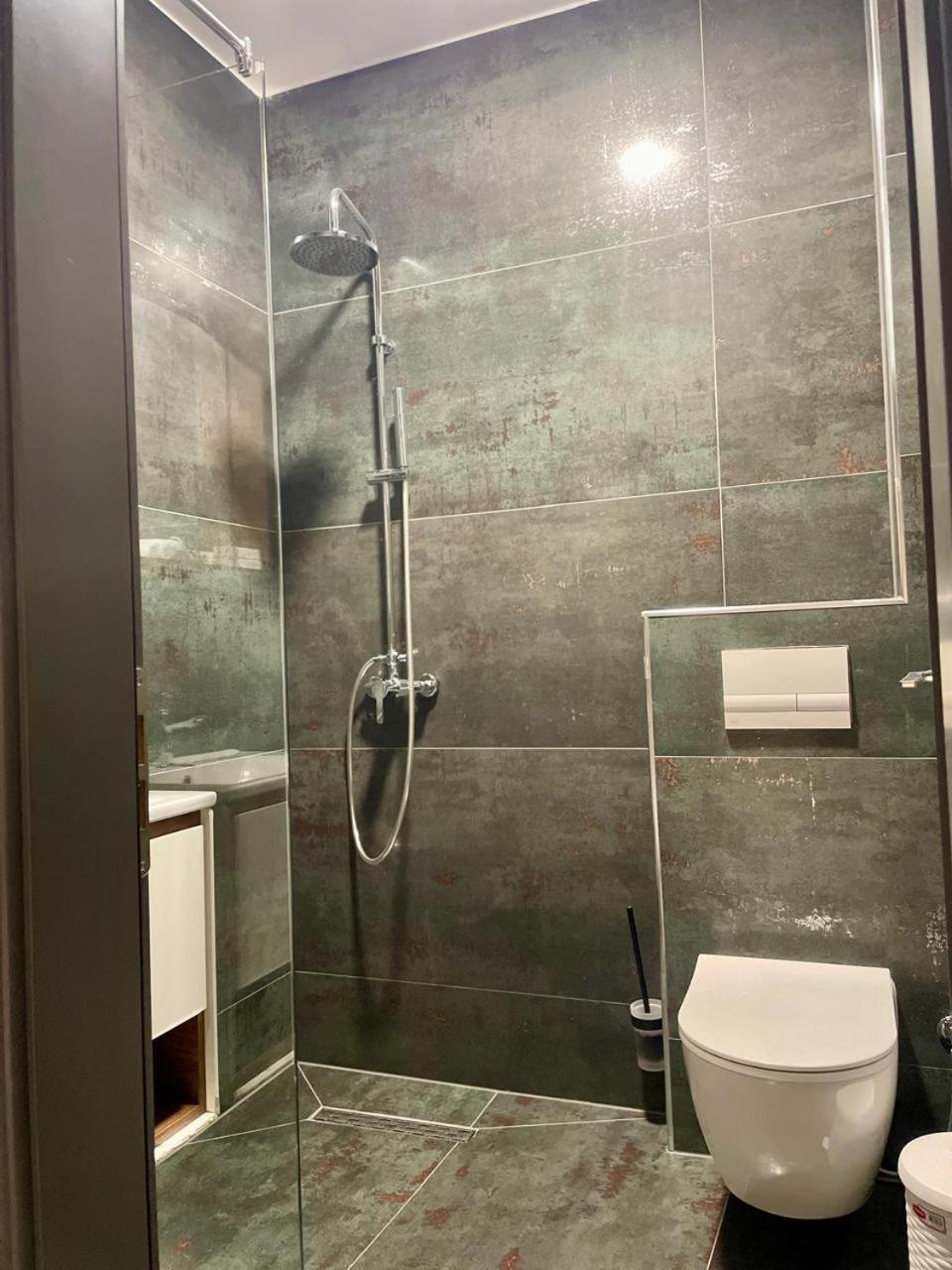 Deluxe Double Room (2 Adults + 1 Child)