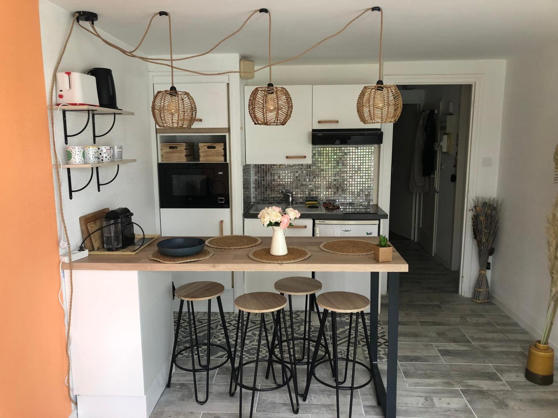 Kitchen or kitchenette