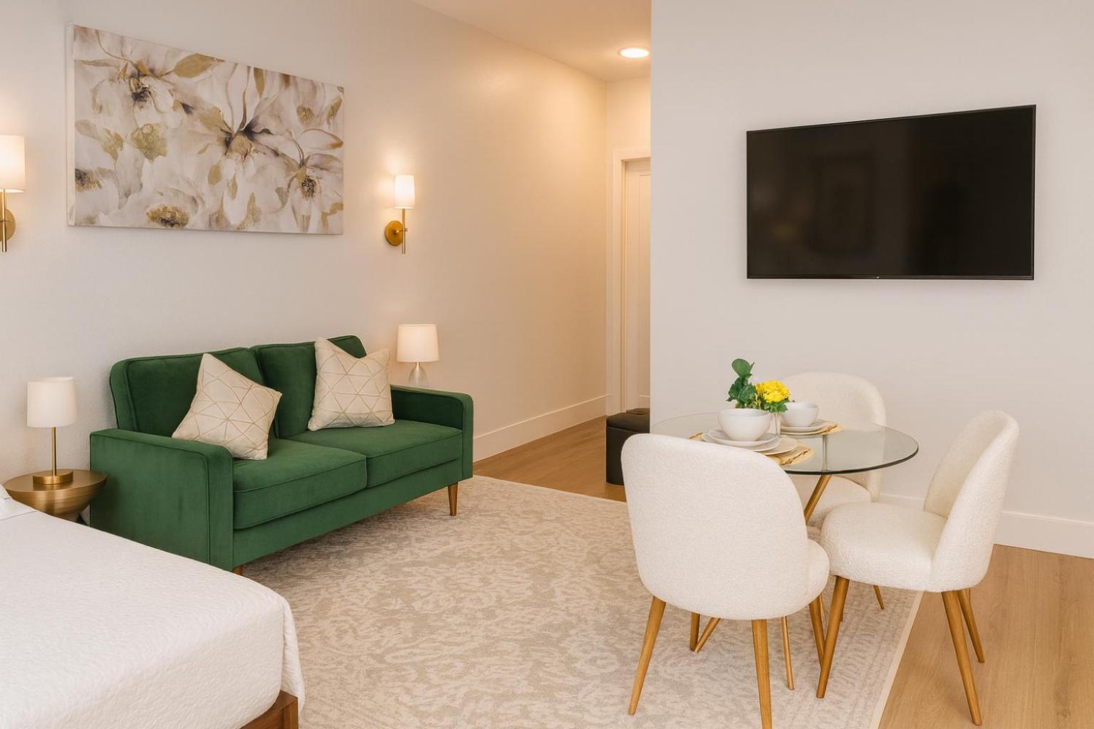 Communal lounge/ TV room