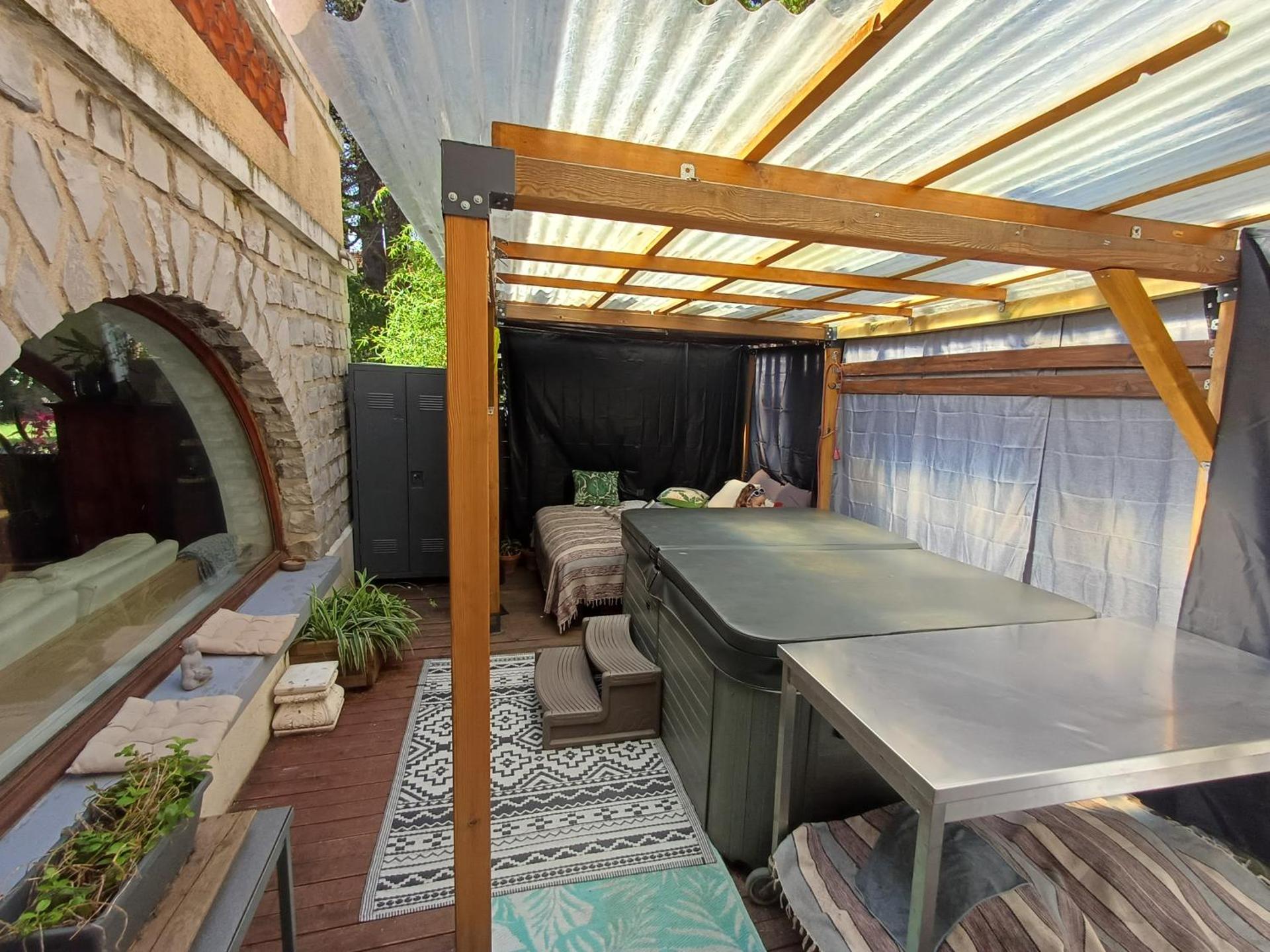 Appartement entier, jacuzzi et parc