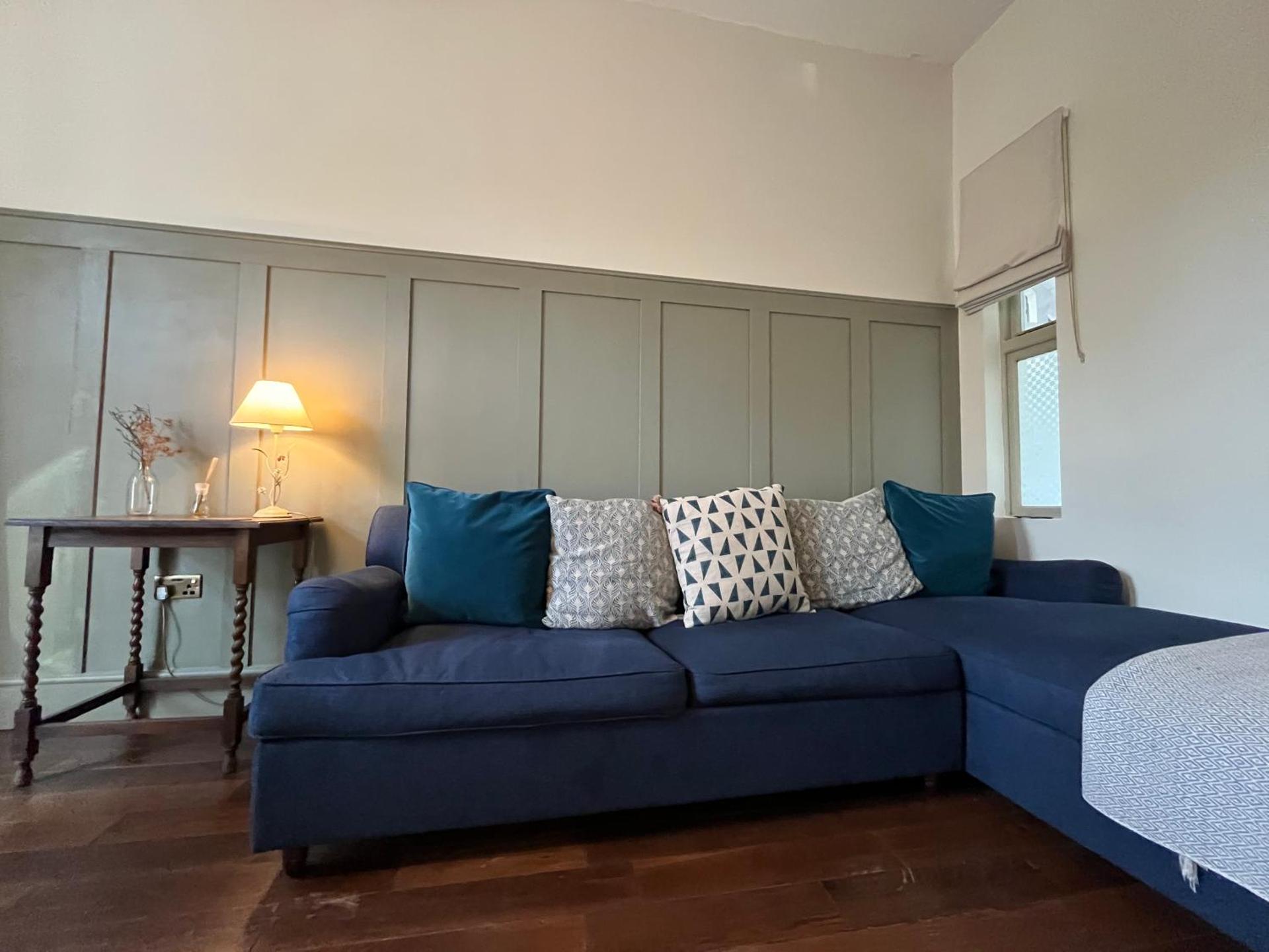 Glenesk Flat 2 with private courtyard