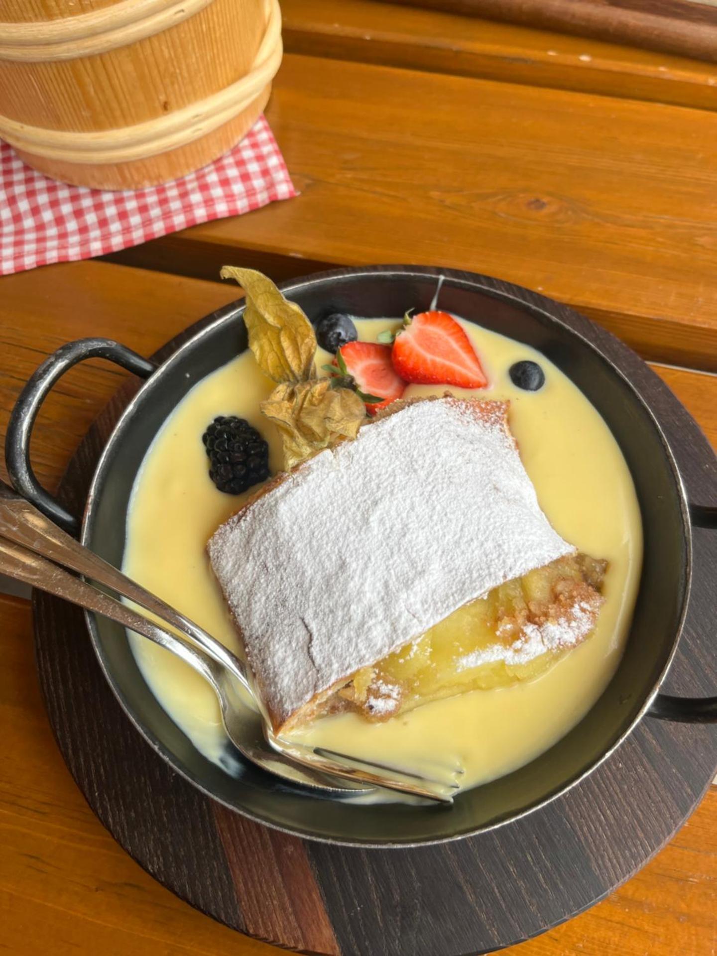 Small attic apartment close to Lake and Mountains Fussach