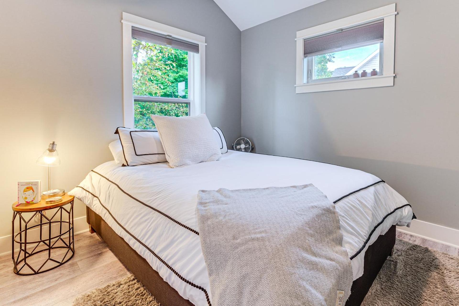 Walk to Dtwn Charlevoix Condo with Fireplace