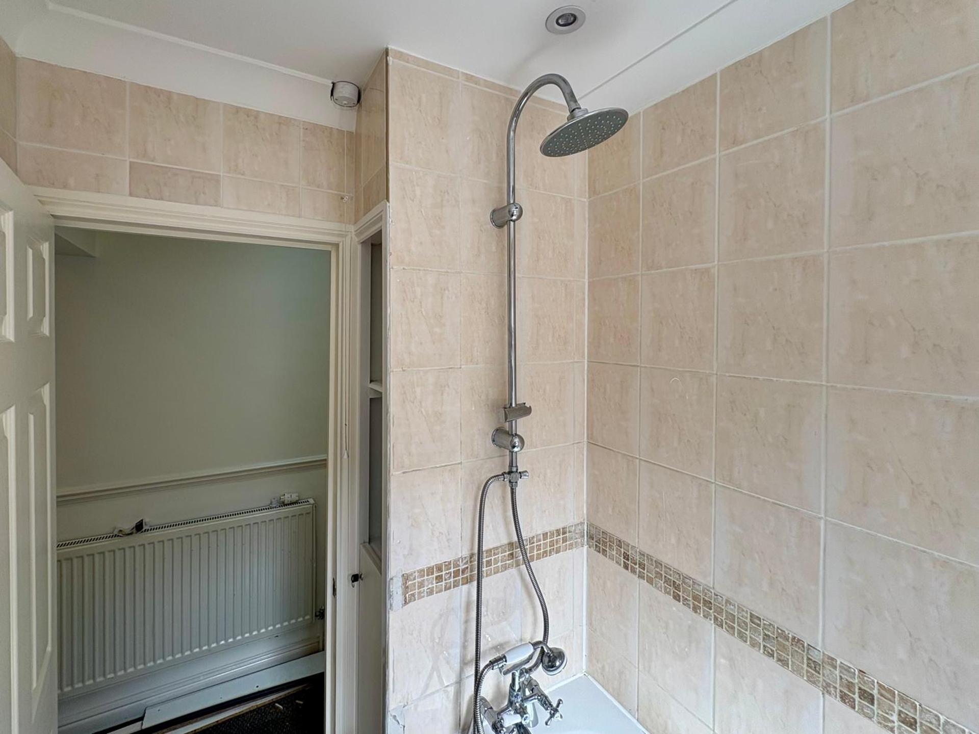 Southend city Escape, SS1, High St and beach are steps away