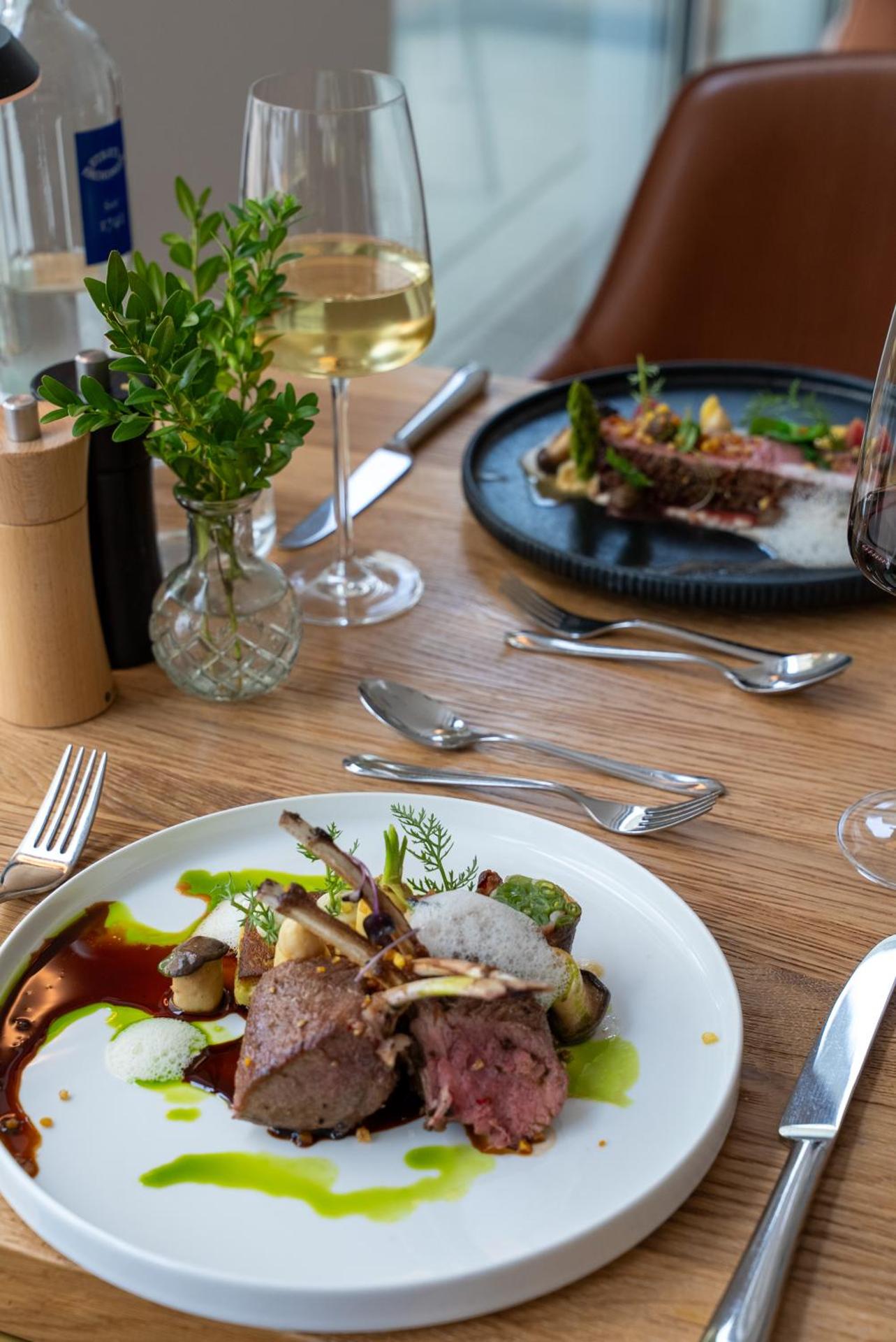 Restaurant/places to eat