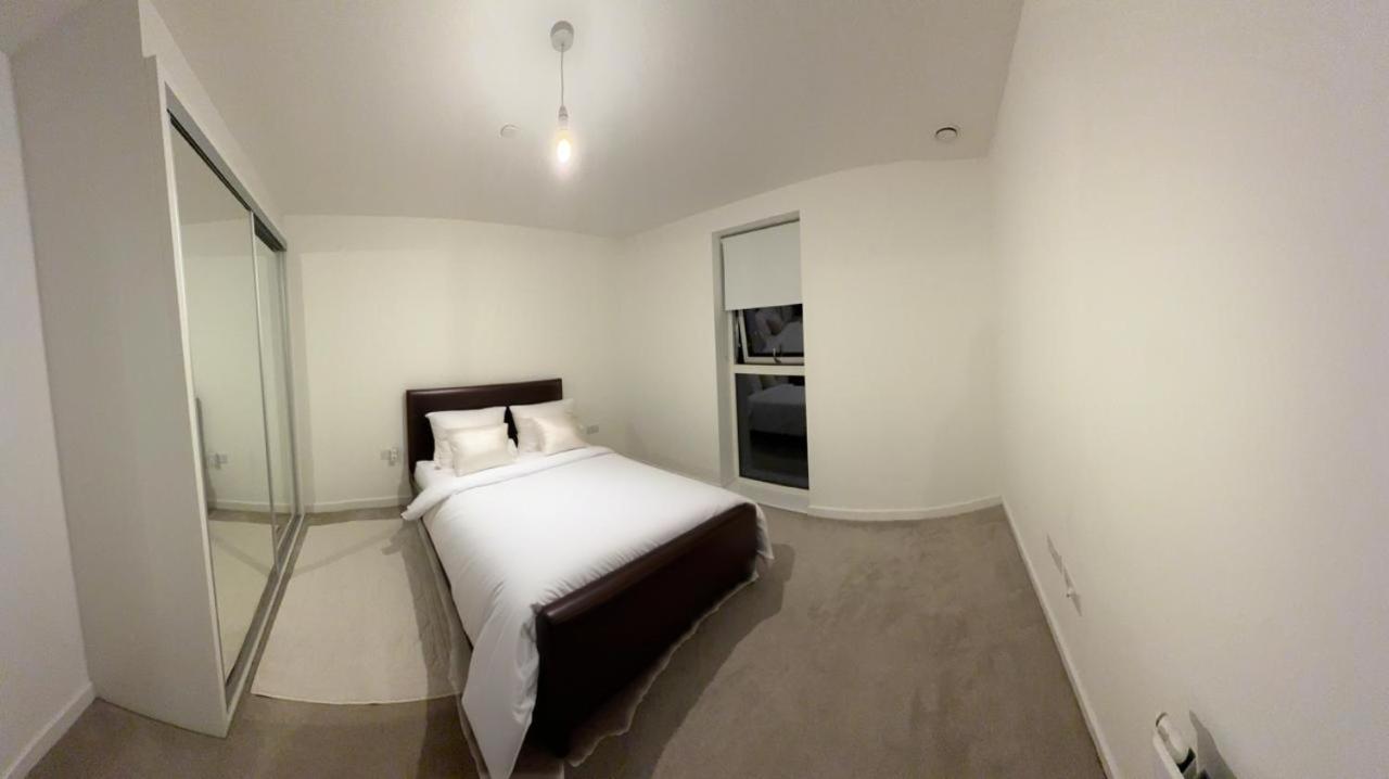 Home stay in London Acton close to central London