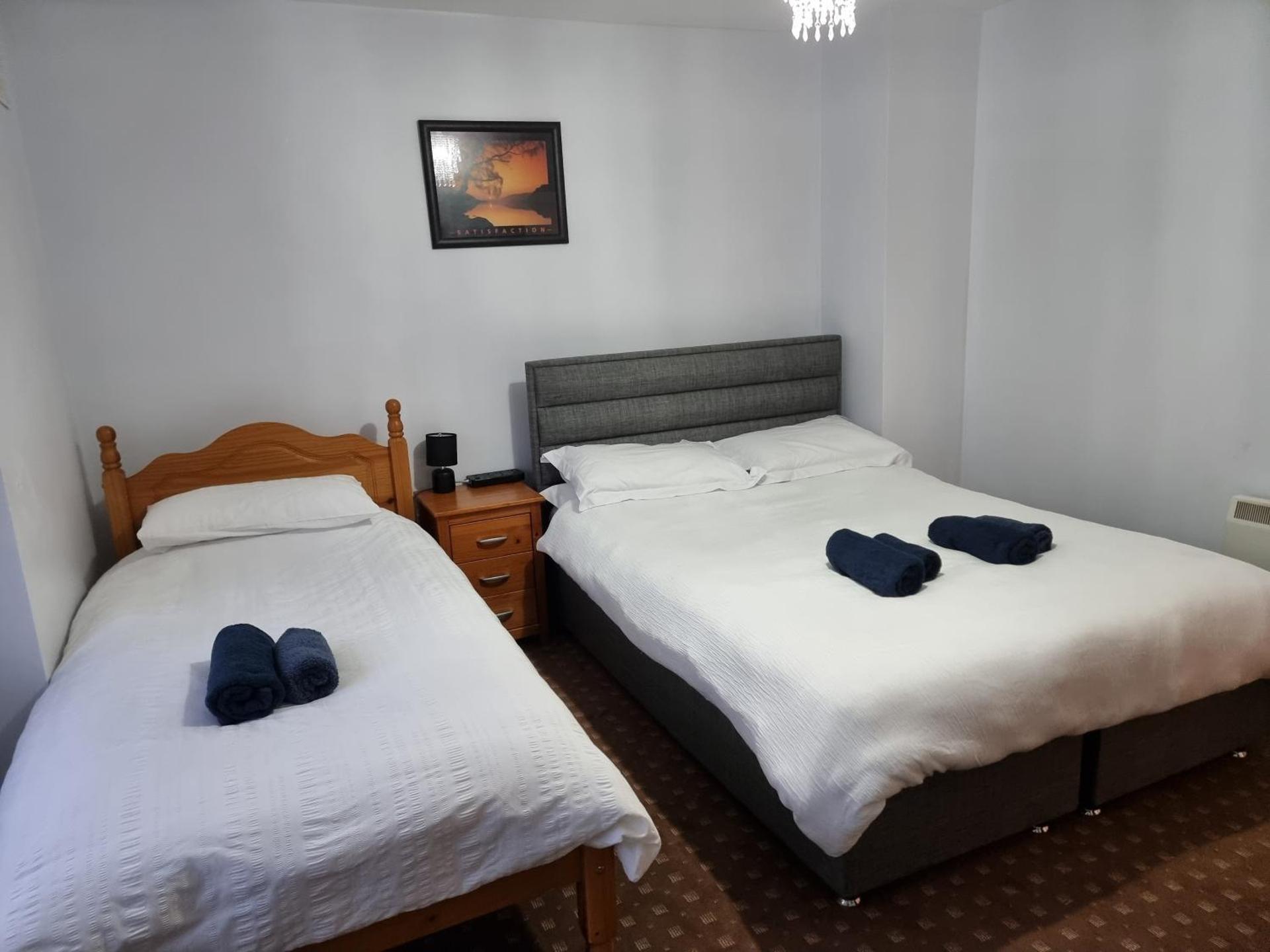 3-Beds Sleep 7 with Garden & Private Parking