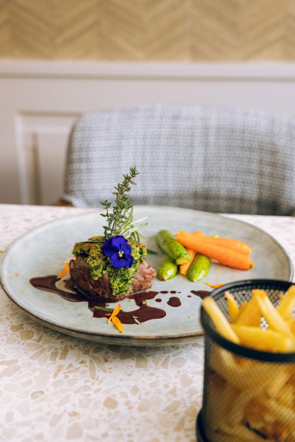 Restaurant/places to eat