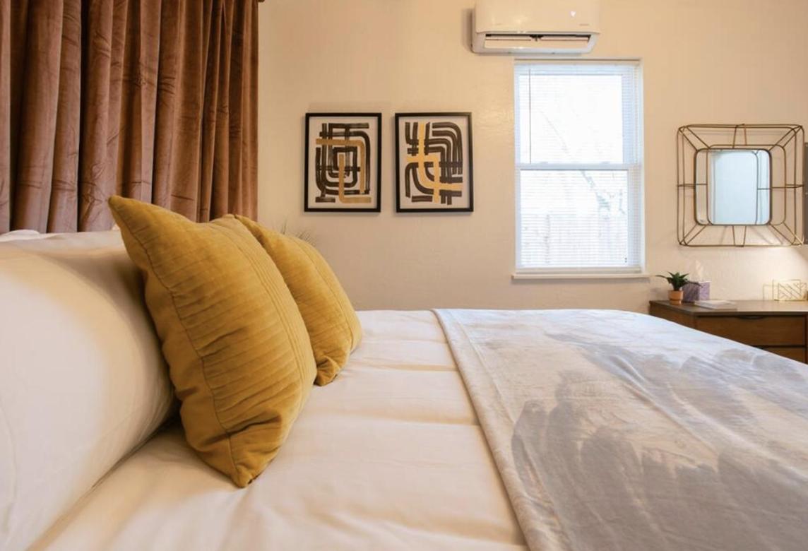 Oakdale Suites - Master Property