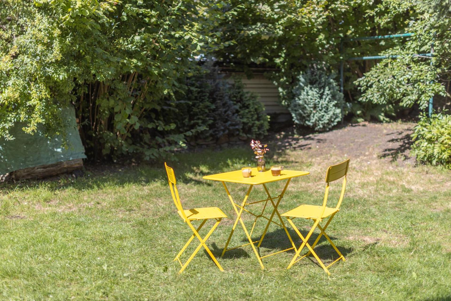 Ruhiges Zimmer mit Gartenblick & Schreibtisch