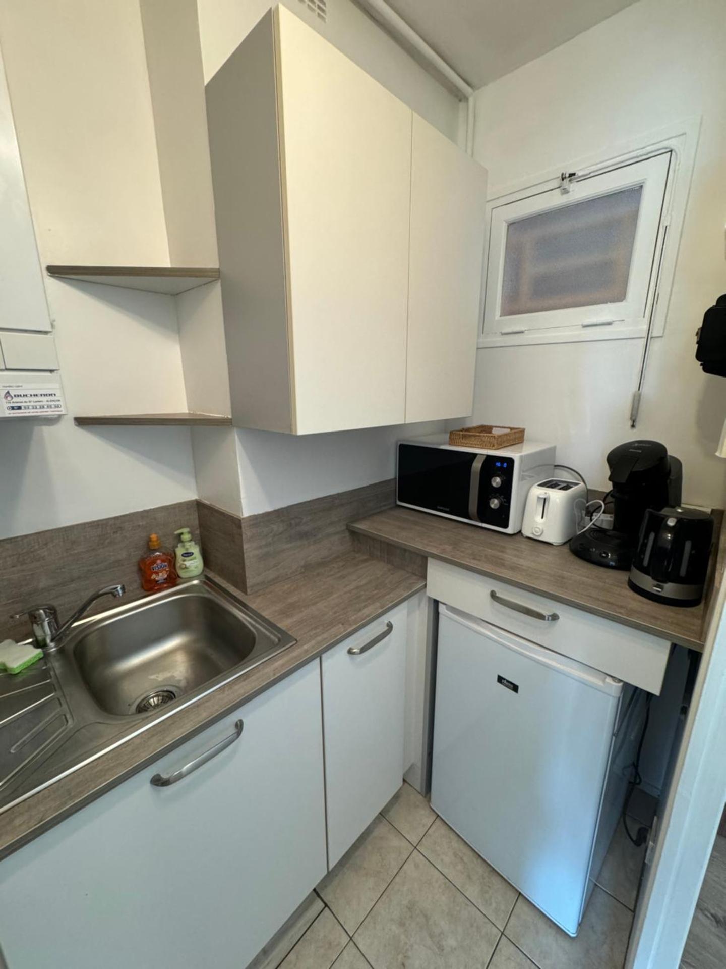 Kitchen or kitchenette