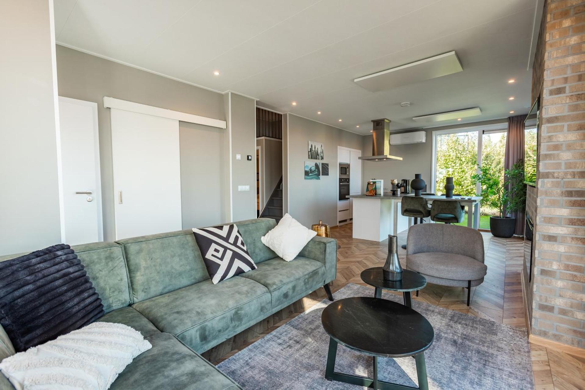 Bungalow - Water Front 