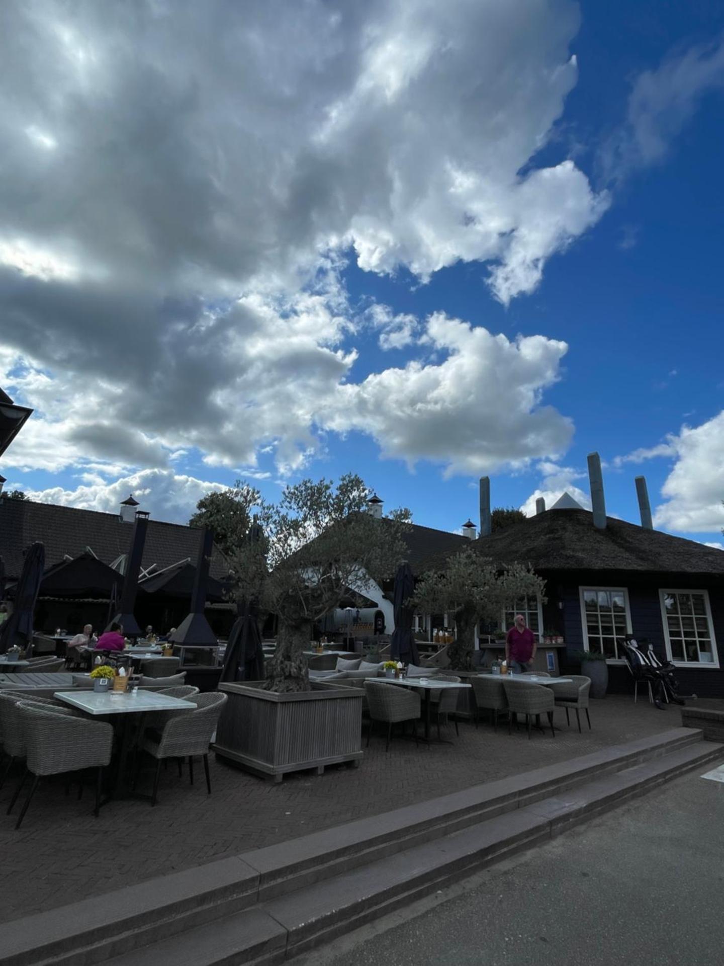 Communal lounge/ TV room