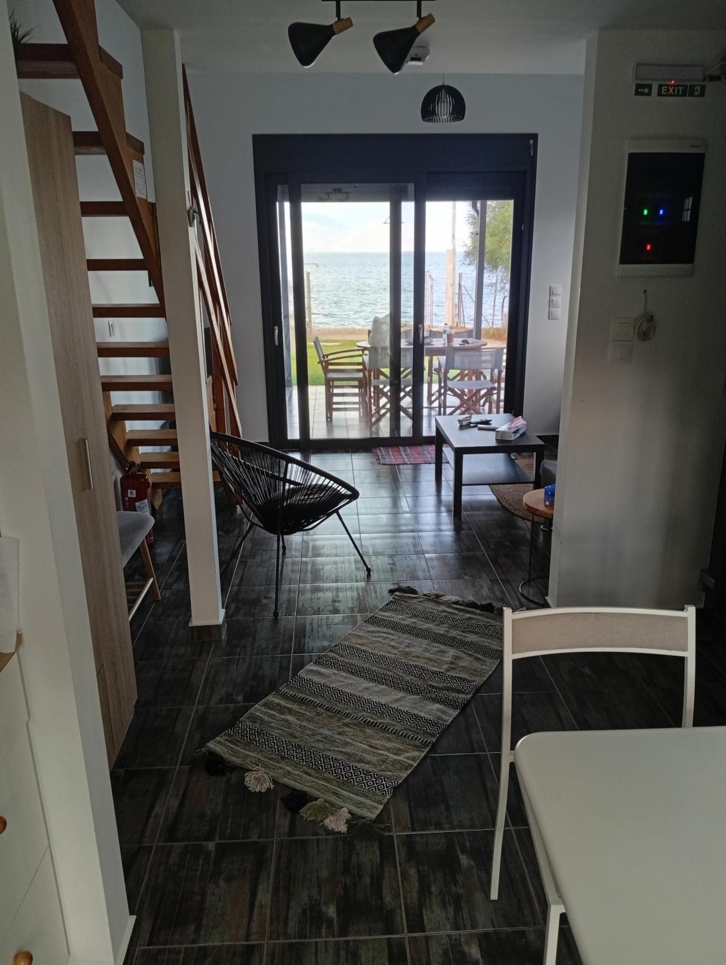 Σπίτι με σοφίτα μπροστά στη θάλασσα