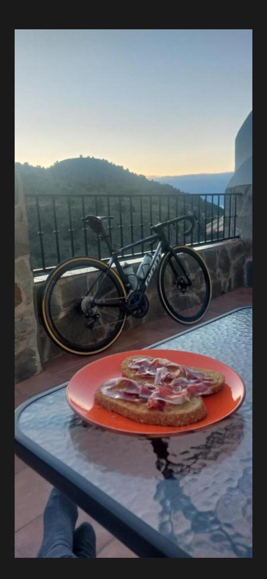 Apartamentos Axarquia , Frigiliana, terraza privada con vistas a la montaña rio y al mar