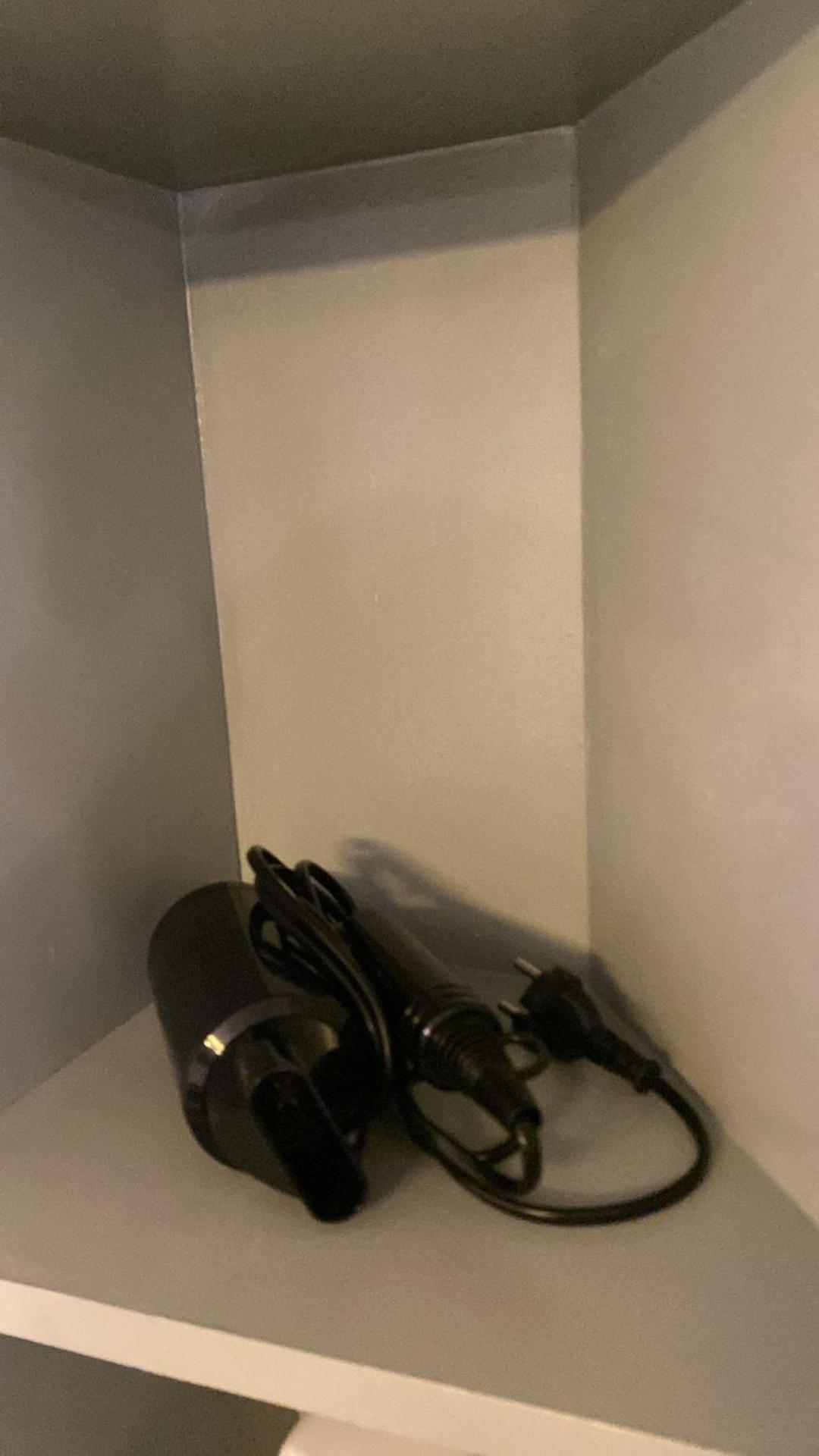 Champs-Élysées, Avenue Montaigne