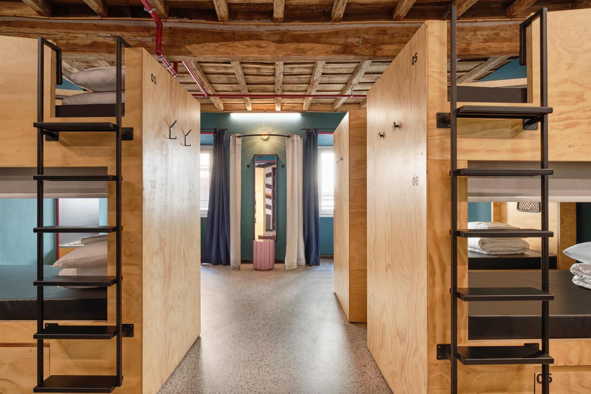 Posto Letto in Dormitorio Femminile con 6 Letti 