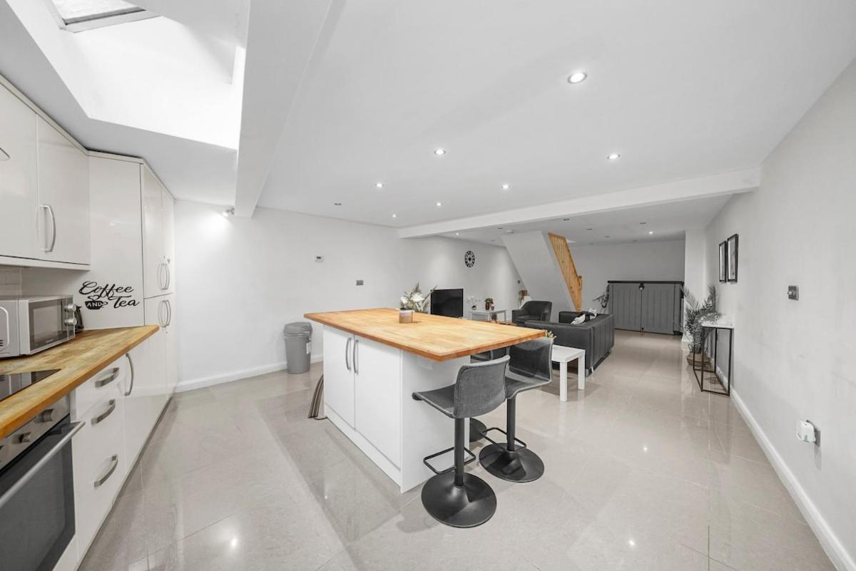 Modern 2-Bed Home in Vibrant SW9, Great Location