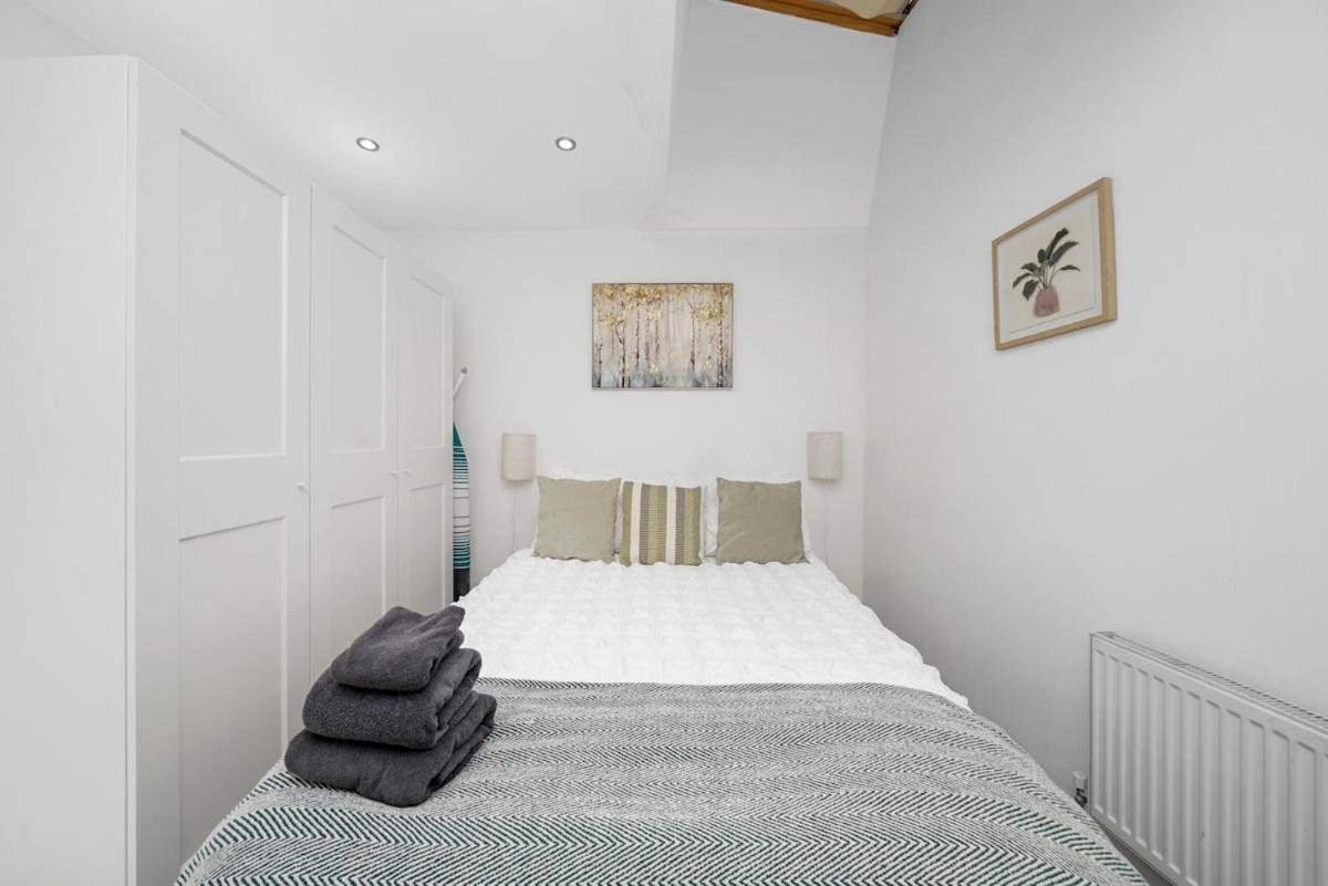 Modern 2-Bed Home in Vibrant SW9, Great Location
