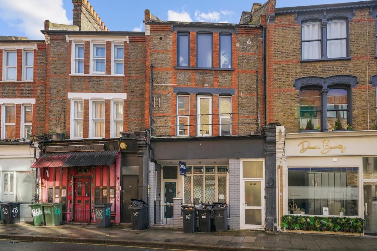 Modern 2-Bed Home in Vibrant SW9, Great Location