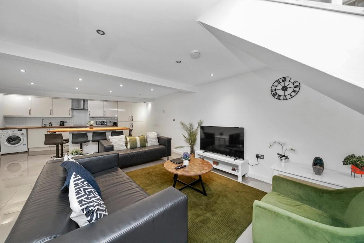 Modern 2-Bed Home in Vibrant SW9, Great Location