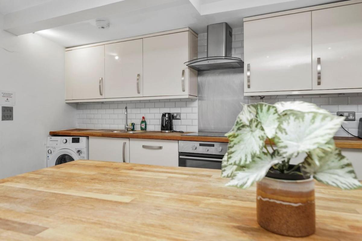 Modern 2-Bed Home in Vibrant SW9, Great Location