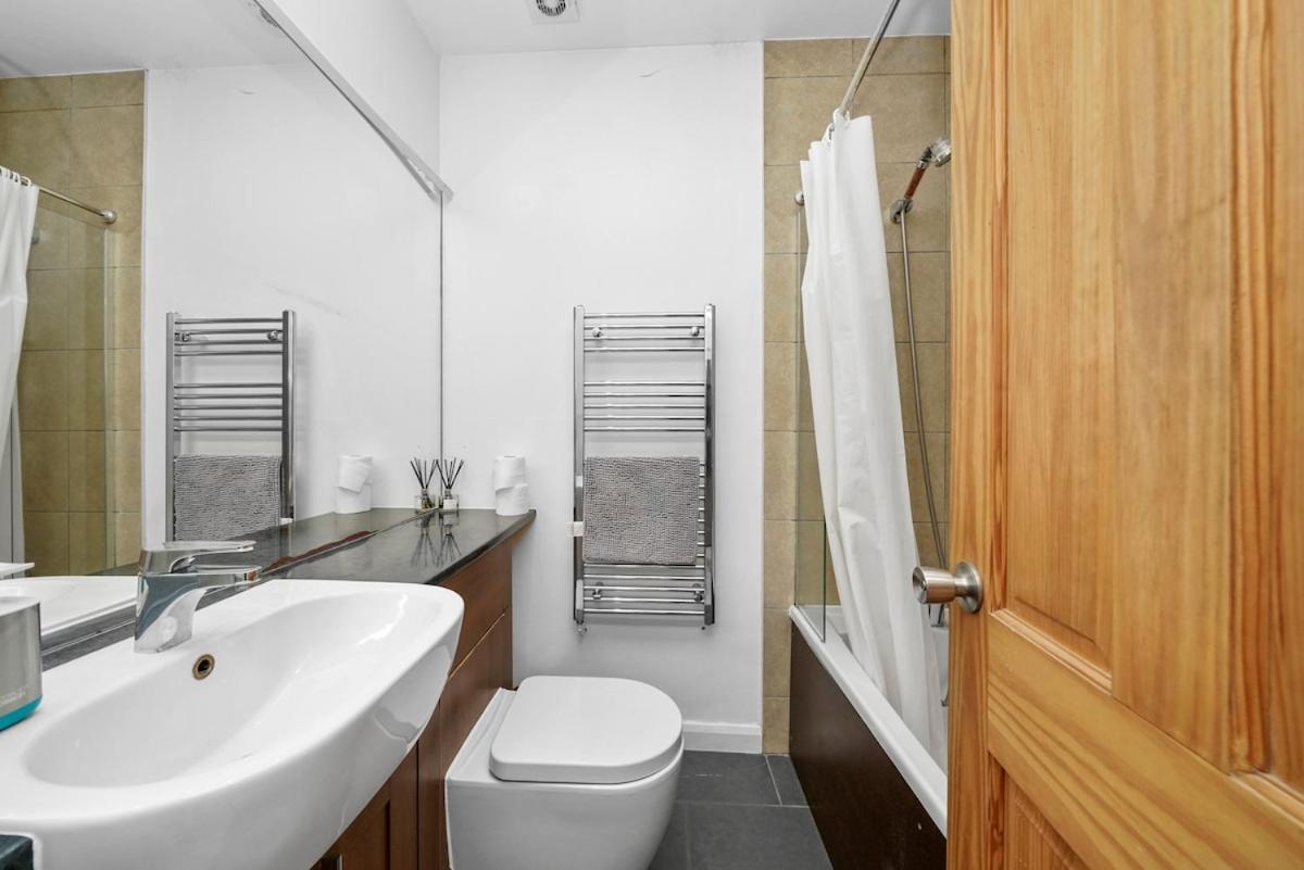 Modern 2-Bed Home in Vibrant SW9, Great Location