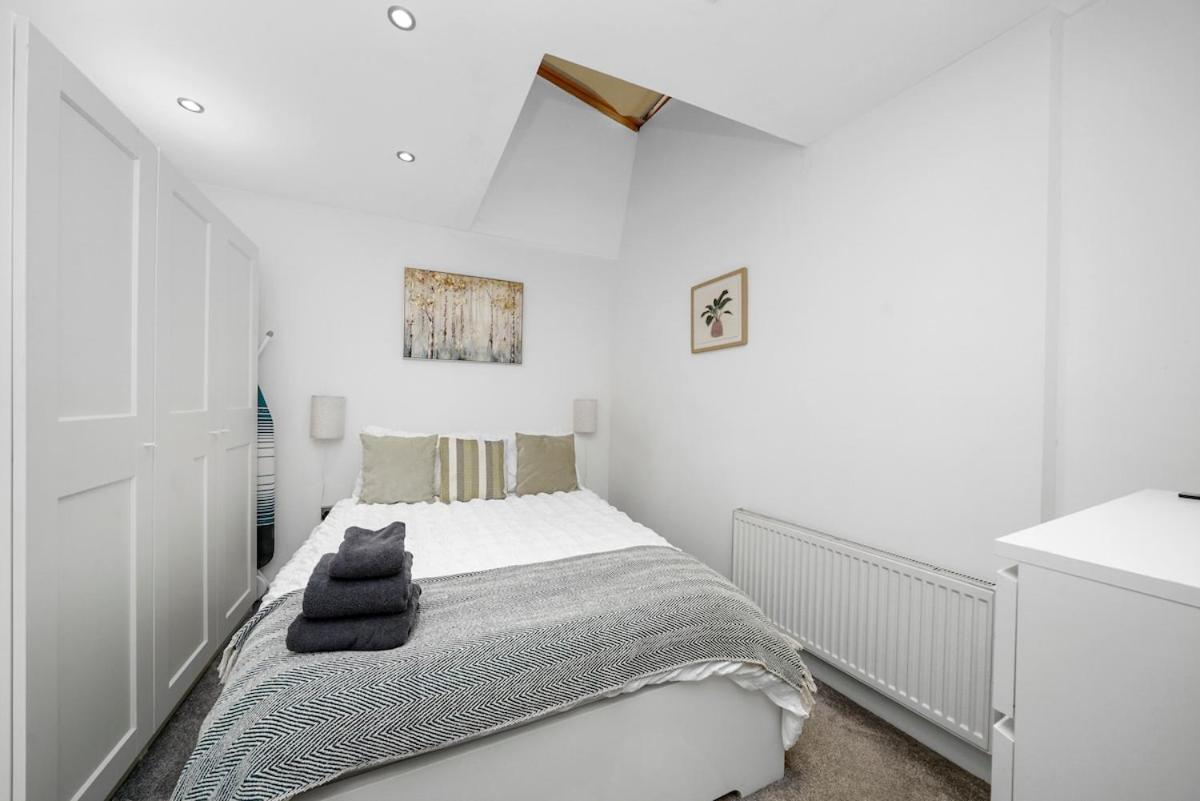 Modern 2-Bed Home in Vibrant SW9, Great Location