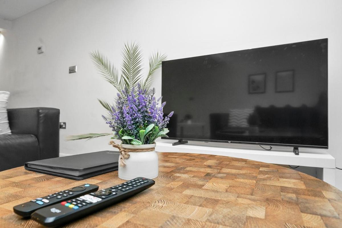 Modern 2-Bed Home in Vibrant SW9, Great Location