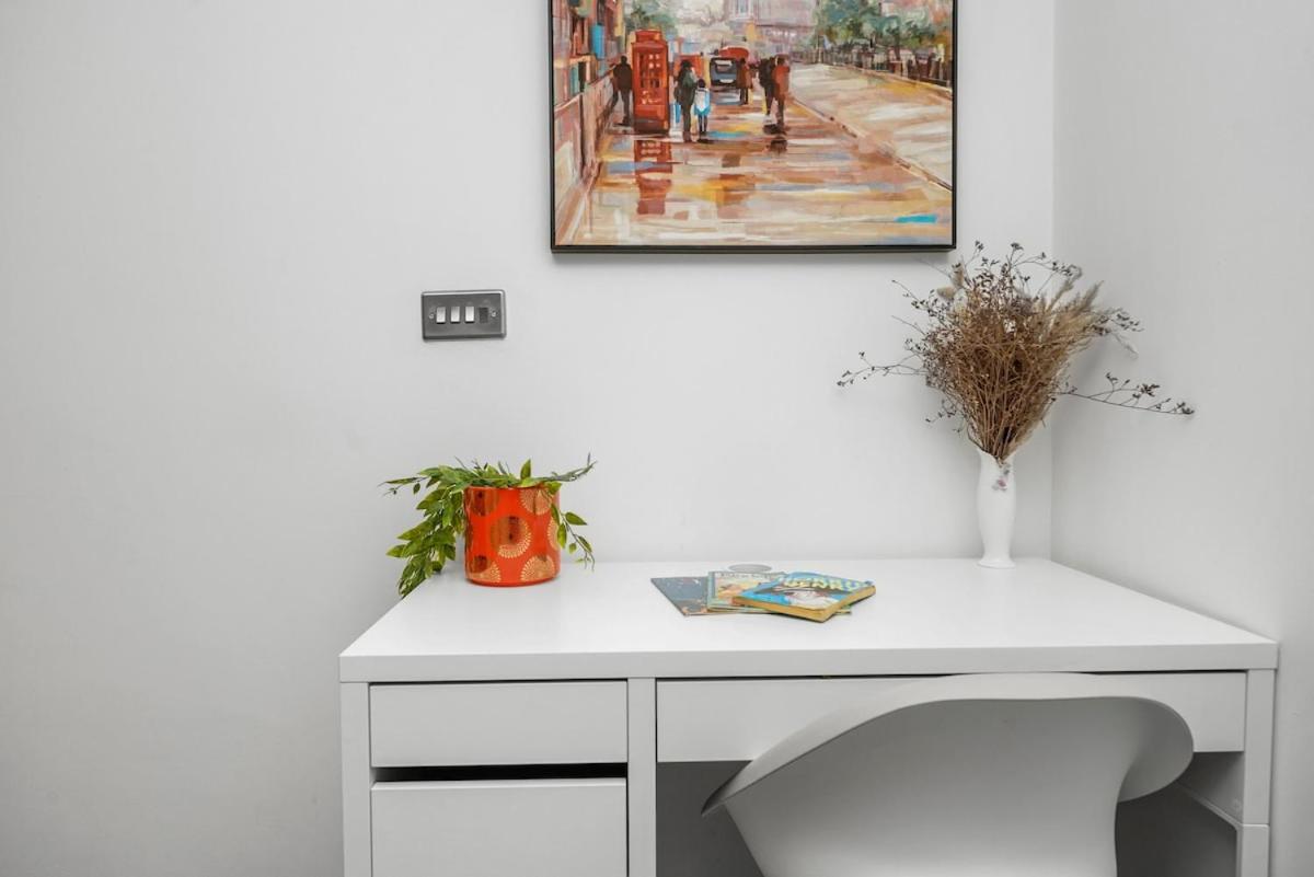 Modern 2-Bed Home in Vibrant SW9, Great Location