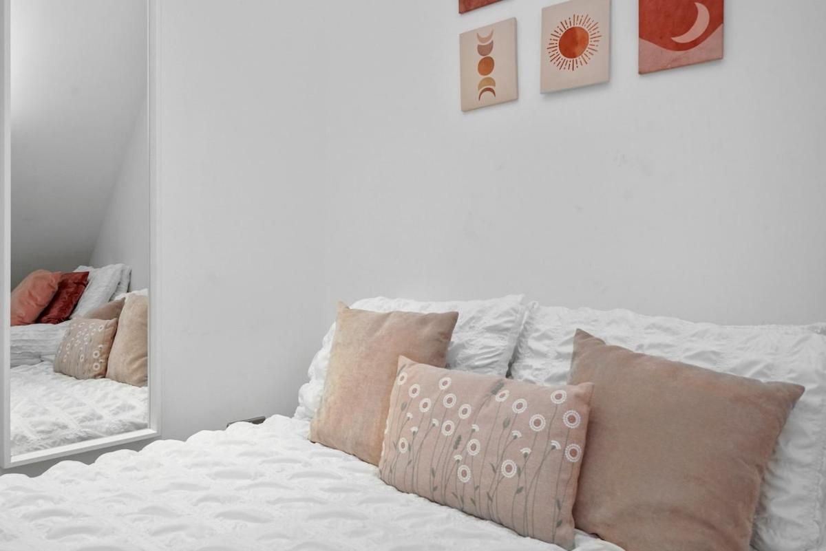 Modern 2-Bed Home in Vibrant SW9, Great Location