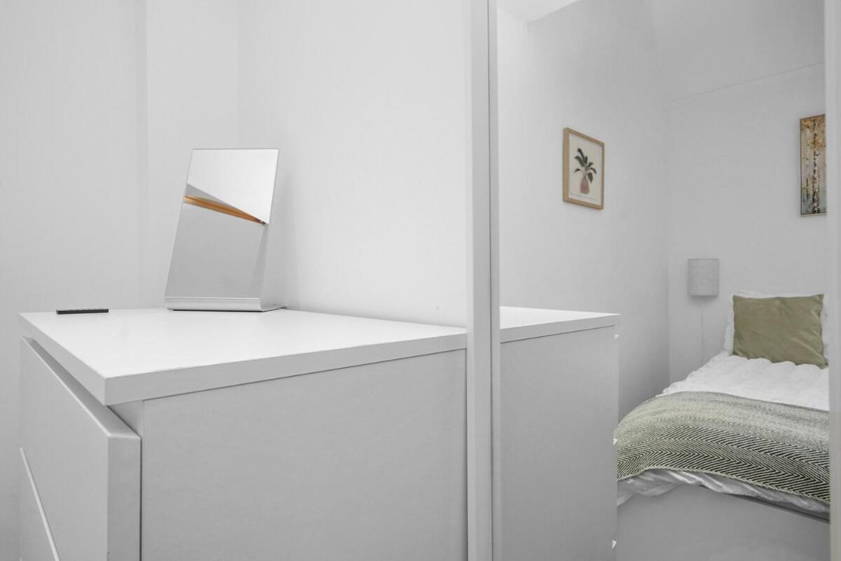 Modern 2-Bed Home in Vibrant SW9, Great Location