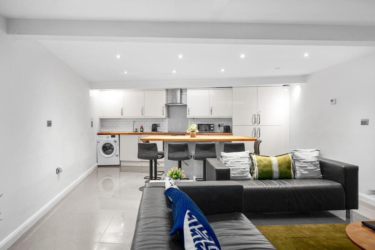 Modern 2-Bed Home in Vibrant SW9, Great Location