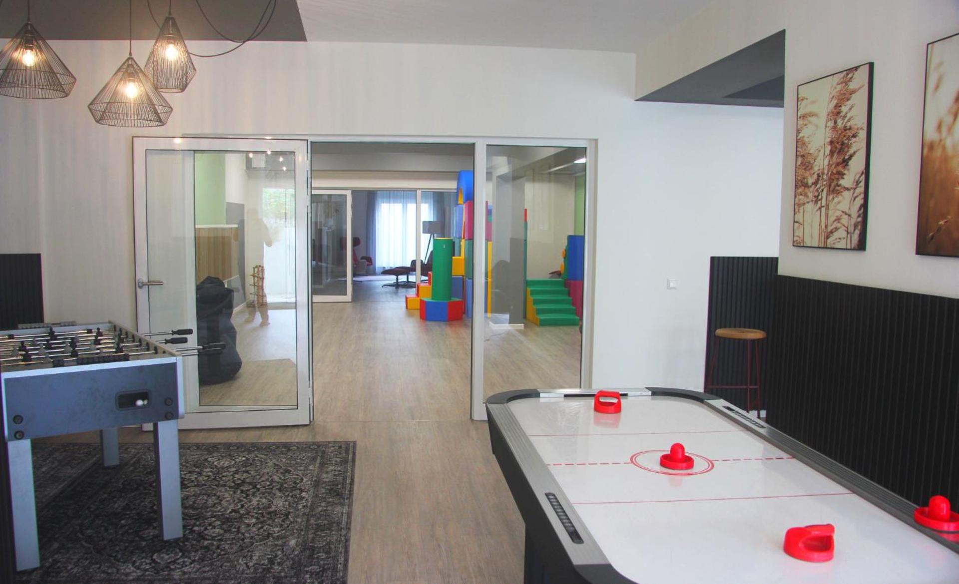 Communal lounge/ TV room