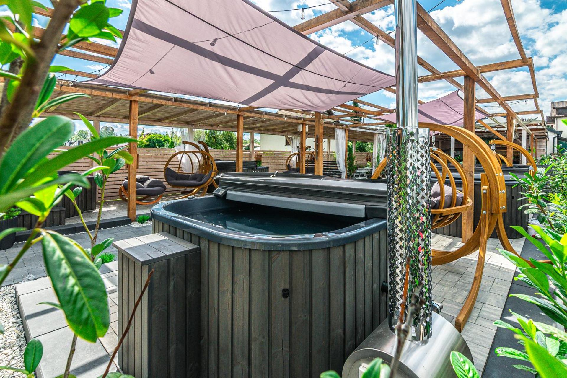 Old Tree Villa & Restaurant