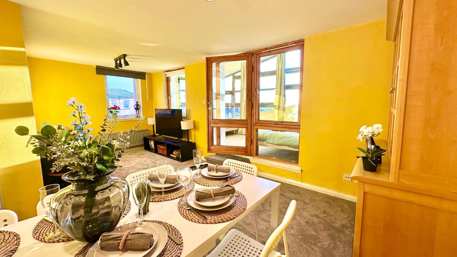 Sunny day new flat with 5 beds