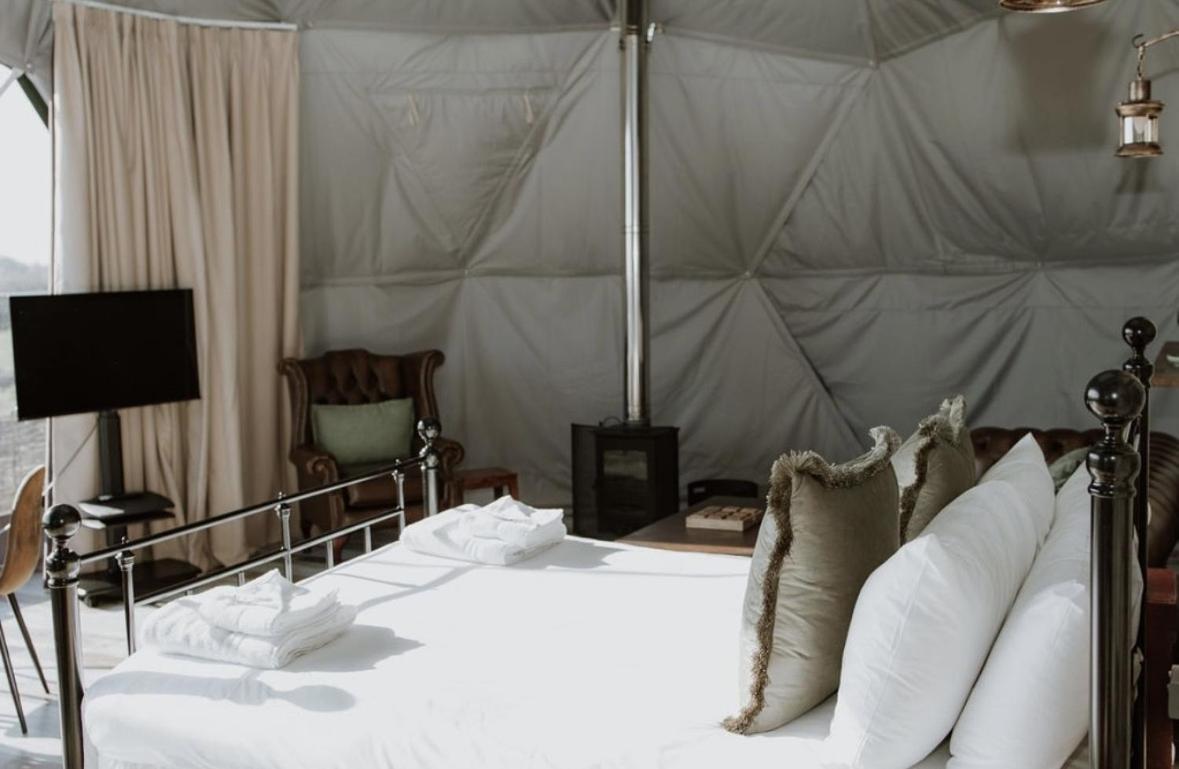 Luxury Star Gazing Igloo 2 with Log Burner & Heating